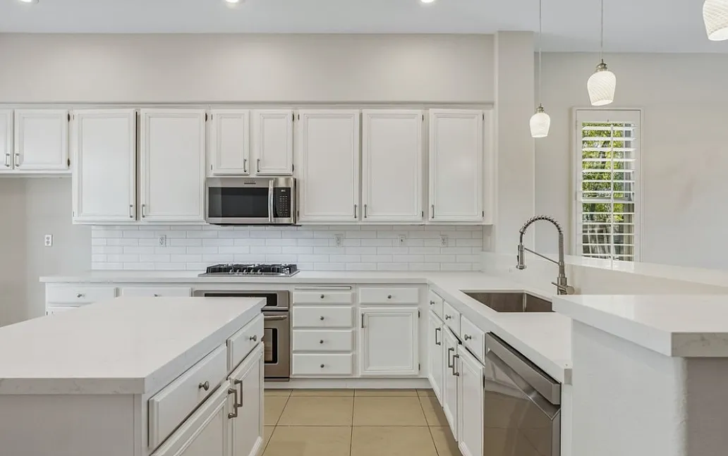 5 bed, 2900 sqft, $4,200 — Photo 4