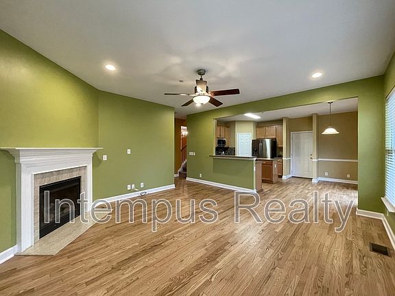 3rd image of 1246 Creekside Dr