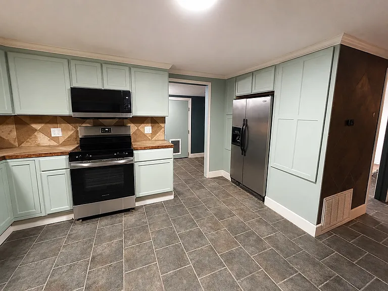 506 N Hartford Ave — Photo 3