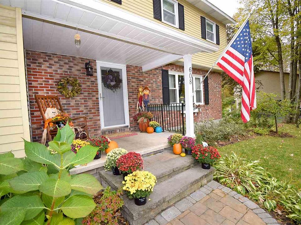 1st image of 608 Cindy Ln