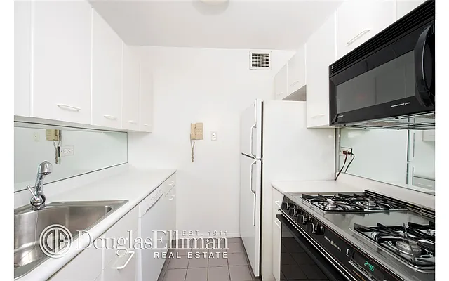 Rented by Douglas Elliman | media 25