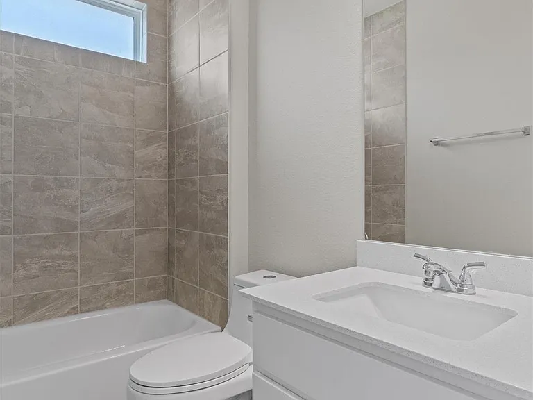 205 Riverhill Cv — Photo 21