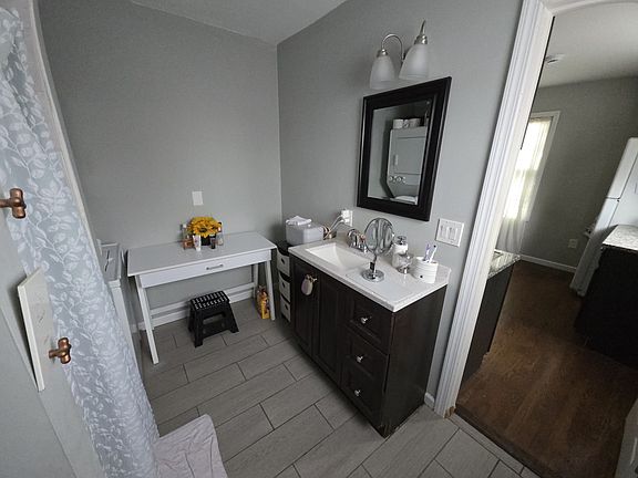 5th image of 23 Cottage Ave APT 2
