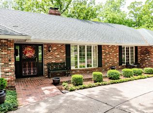 733 Hobbs Rd, Jefferson City, MO 65109