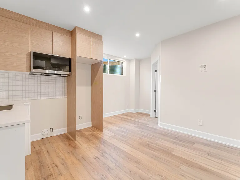 132 B Carillon St #B — Photo 5