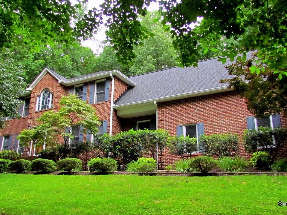 For Sale: 337  WINDSOR CT, Roanoke, Virginia 24019