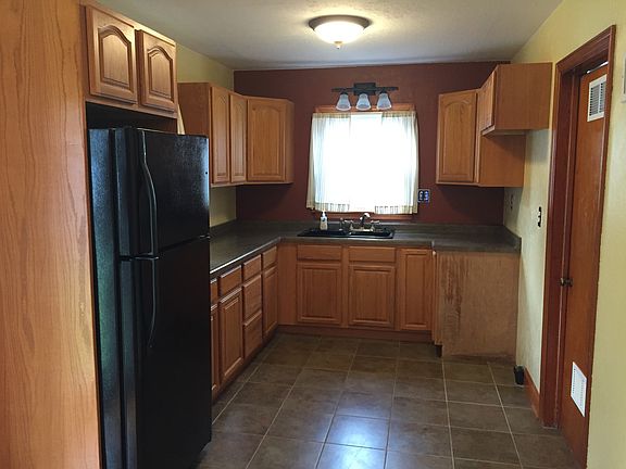 5th image of 231 Elwood Ave