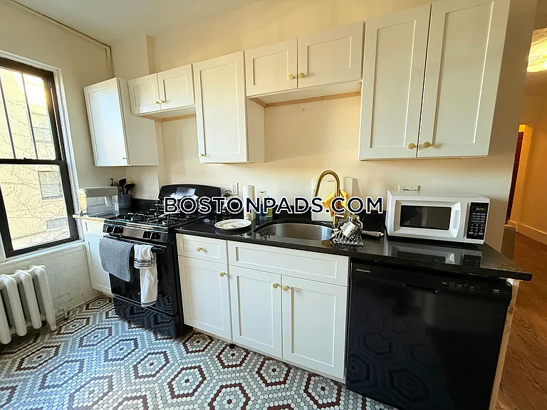 452 Park Dr #4 — Photo 1