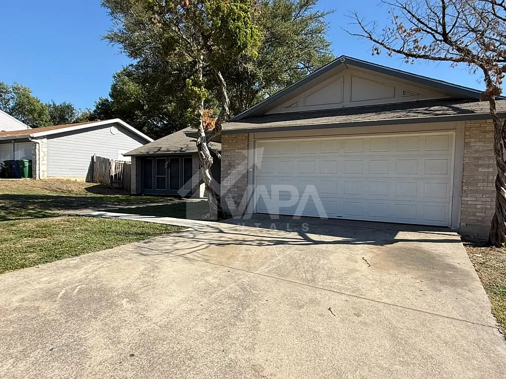 4 bed, 1902 sqft, $2,300 — Photo 3