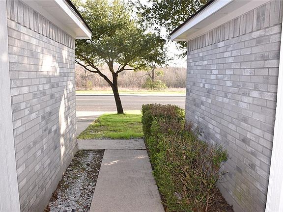 4th image of 1608 Southwestern Blvd