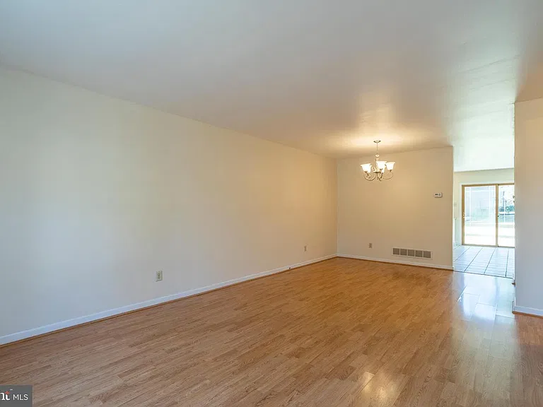 506 Saint Albans Ct — Photo 13