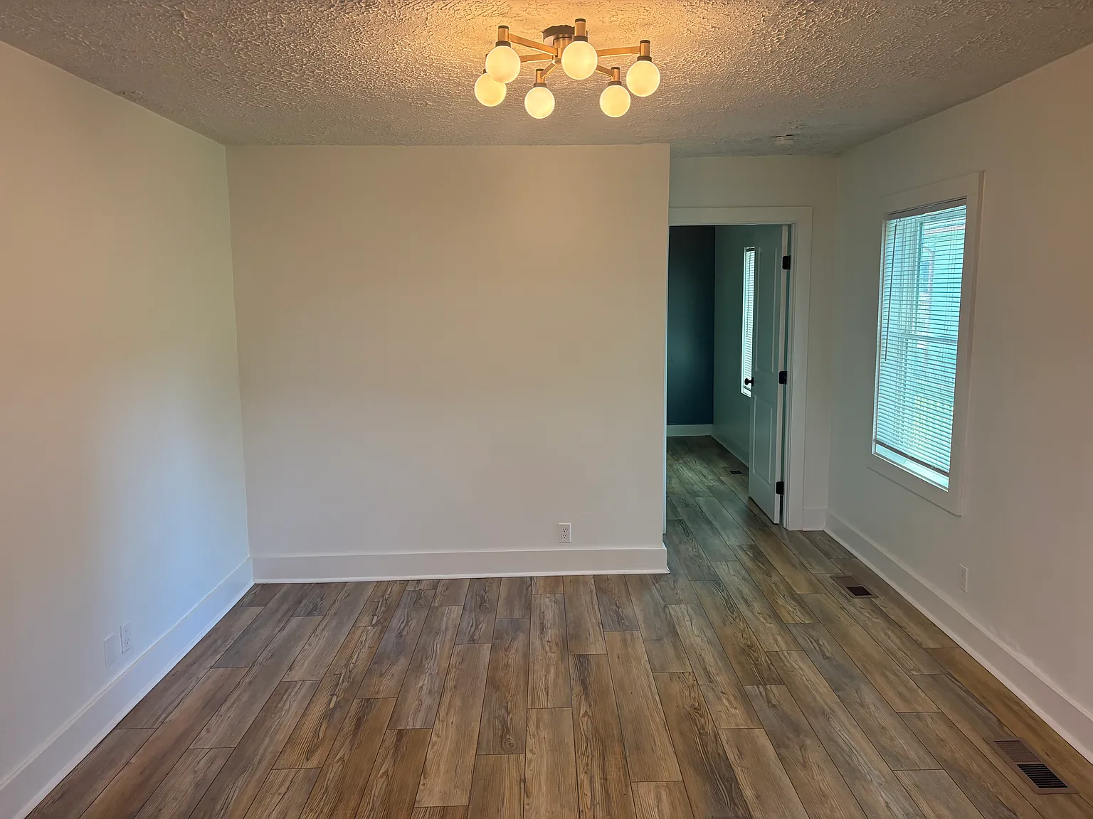 3 bed, 1137 sqft, $1,950 — Photo 3