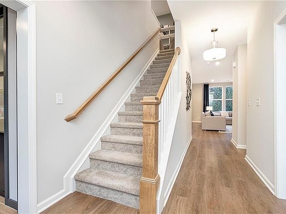 3rd image of 4884 E Oak Hill Dr