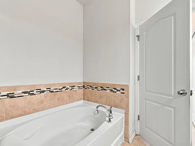 5156 Bay Isle Cir — Photo 27
