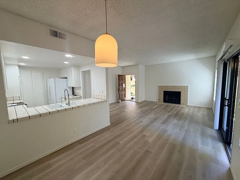 2040 Donovan Ct — Photo 4