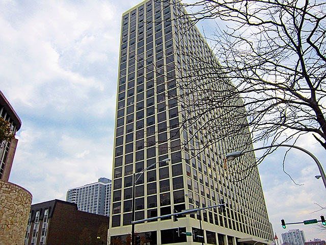 1st image of 4343 N Clarendon Ave APT 1605