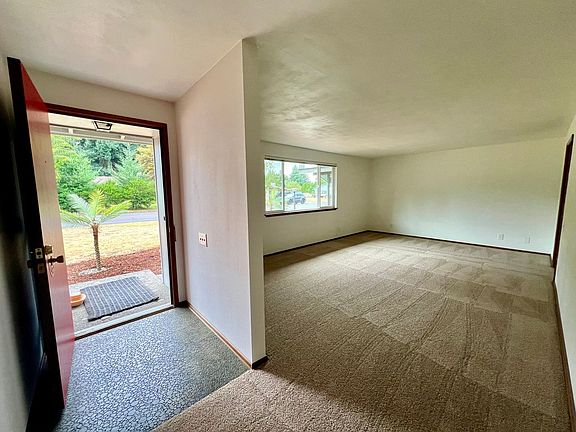 5th image of 4015 15th Ct NE