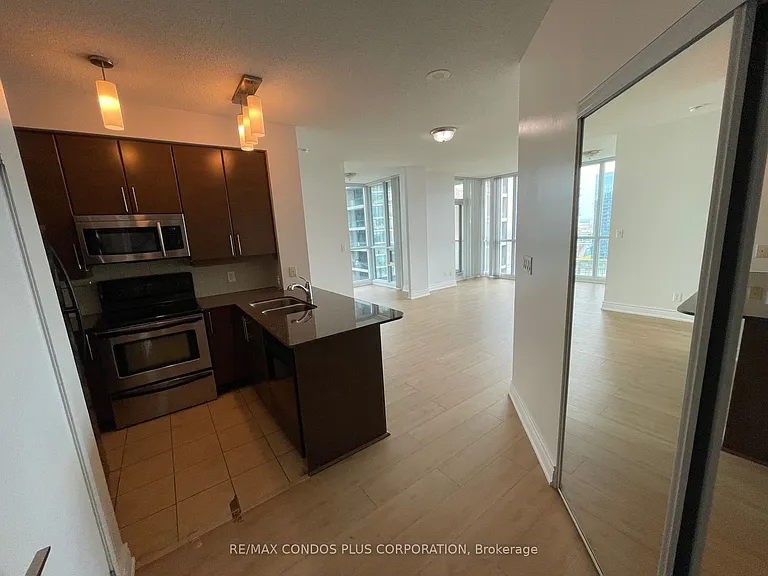18 Harbour St #2508 — Photo 4