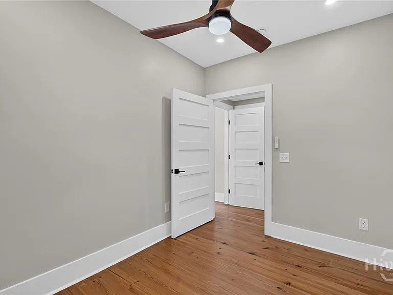 221 W Duffy St #A — Photo 22