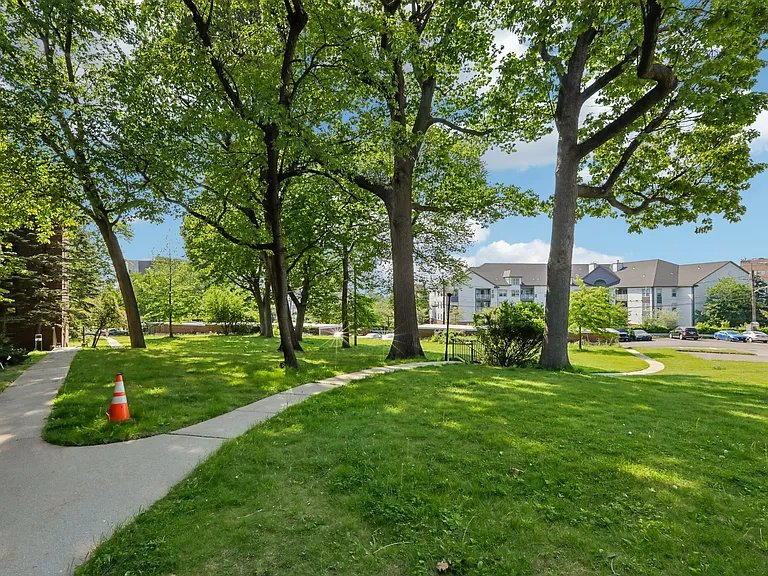 3031 Edwin Ave #4H — Photo 21