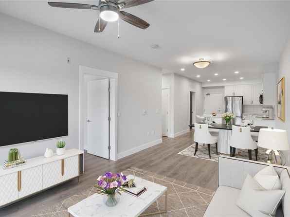 113 Hirst Ave E #204, Parksville, BC V9P 1K3