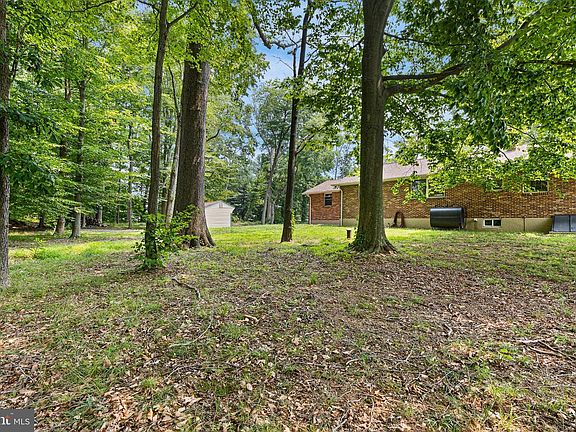 5th image of 215 Calvert Rd