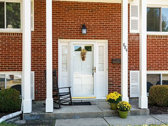 4th image of 884 Crestmont Dr