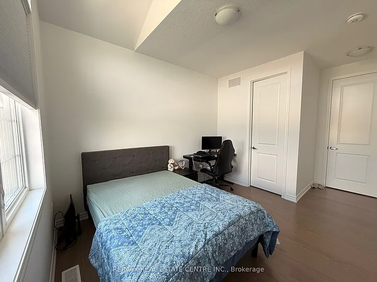 350 Madelaine Dr S — Photo 17