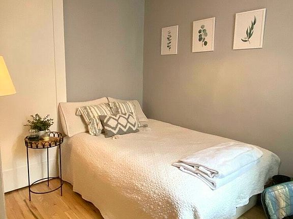 5th image of 114 Christopher St APT 18