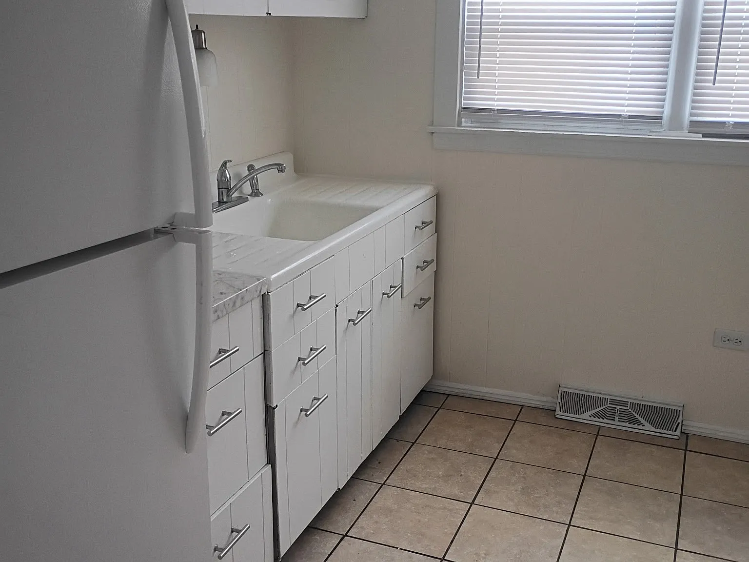 2 bed, 1000 sqft, $1,400 — Photo 3