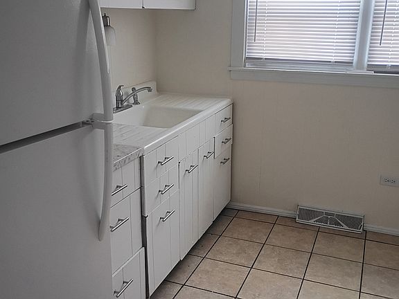 3rd image of 35 Gardner St #1