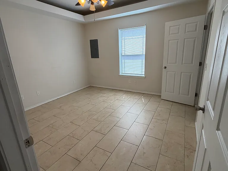 308 W McIntyre St #4 — Photo 8