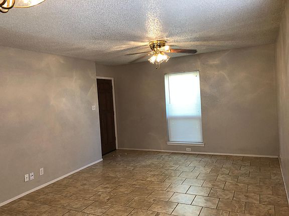 3rd image of 909 N Bentwood Dr APT A