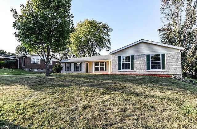 1st image of 3965 Woodcrest Dr