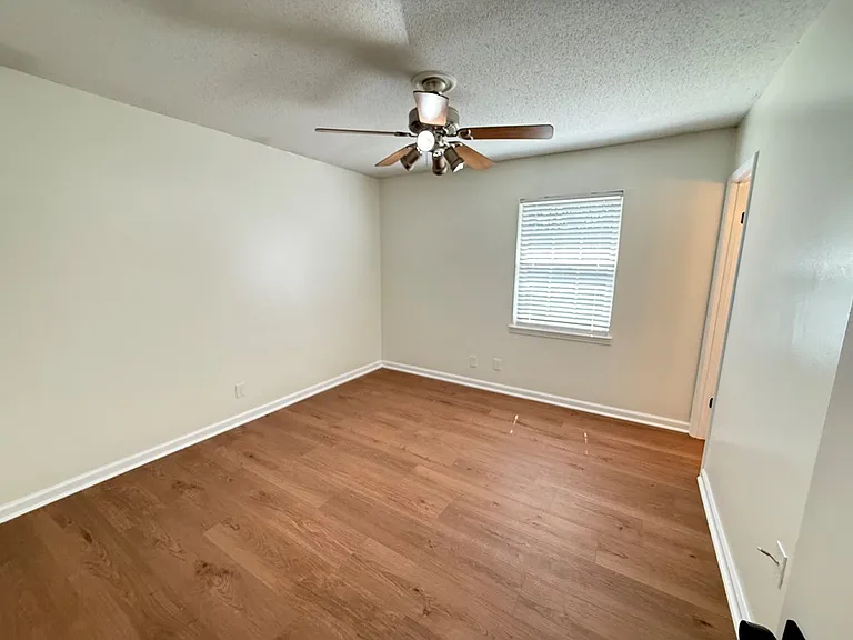 101 Ellen Dr — Photo 7