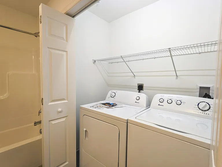 Towns Edge Apartments — Photo 16