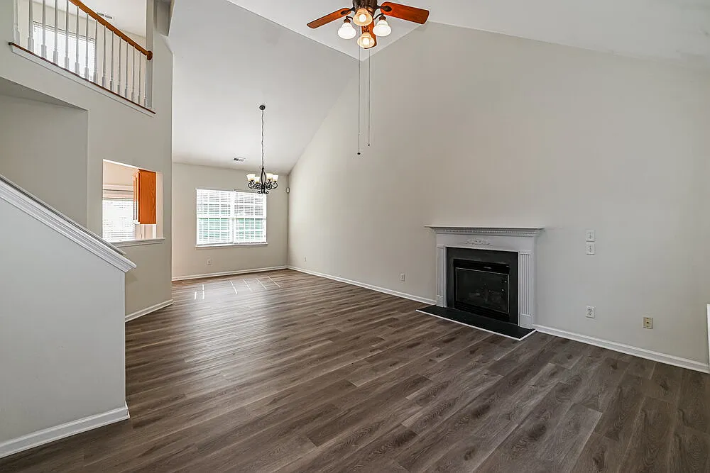 3 bed, 2.5 bath, 1664 sqft, $2,070 — Photo 4