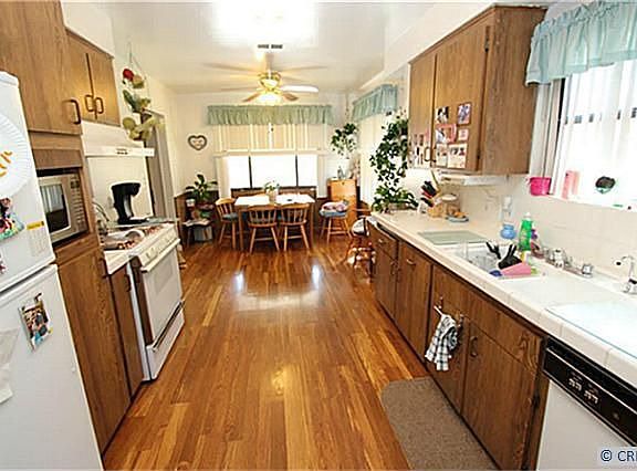 3rd image of 1643 Westmont Dr