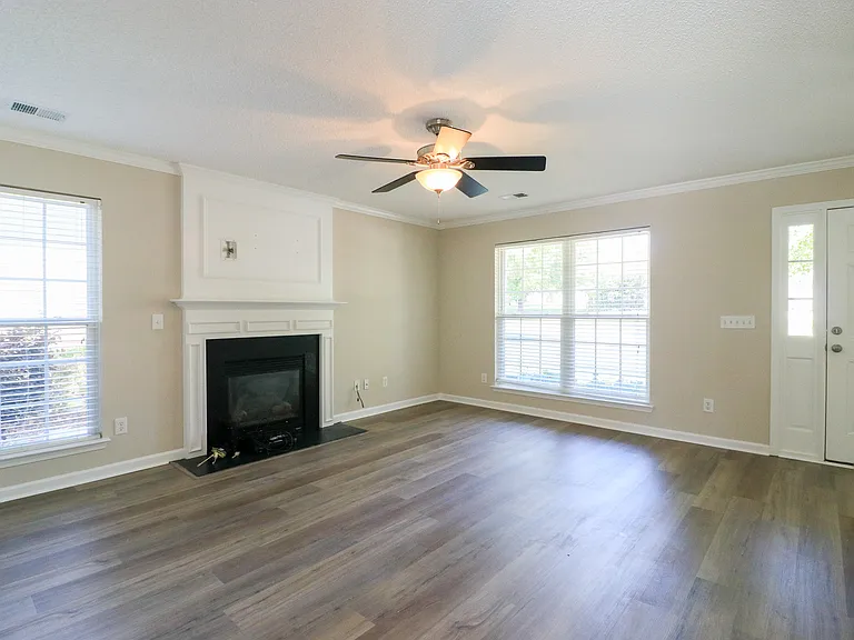 220 Loskin Ln — Photo 10