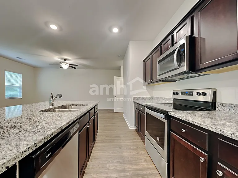 152 Orion Way — Photo 3