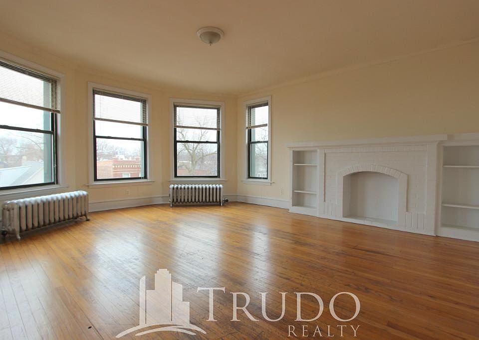 1st image of 2330 N Spaulding Ave #1