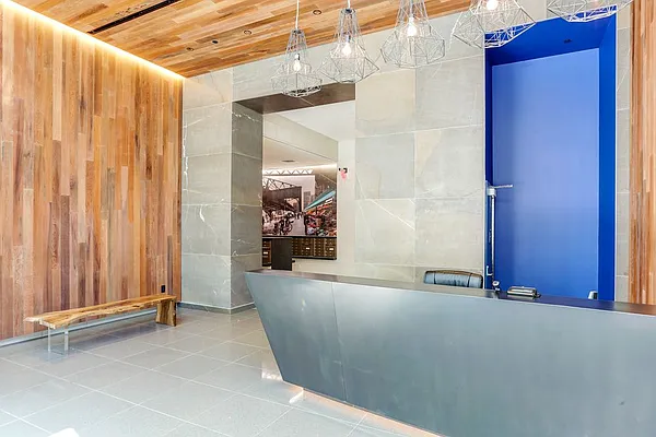 Rented by Red Apple Group | media 52