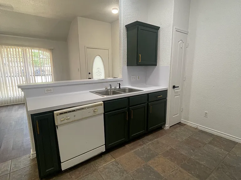1808 Pearce Ct — Photo 5