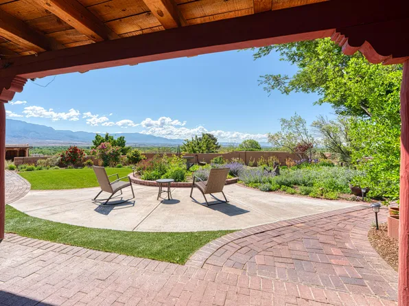 1317 W Meadowlark Ln, Corrales, NM 87048