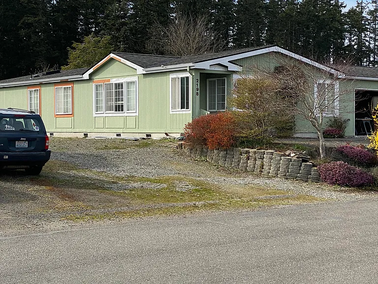2198 Victoria Ave — Photo 14