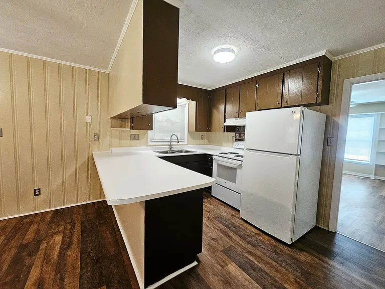 7526 Bridgeman Dr — Photo 13