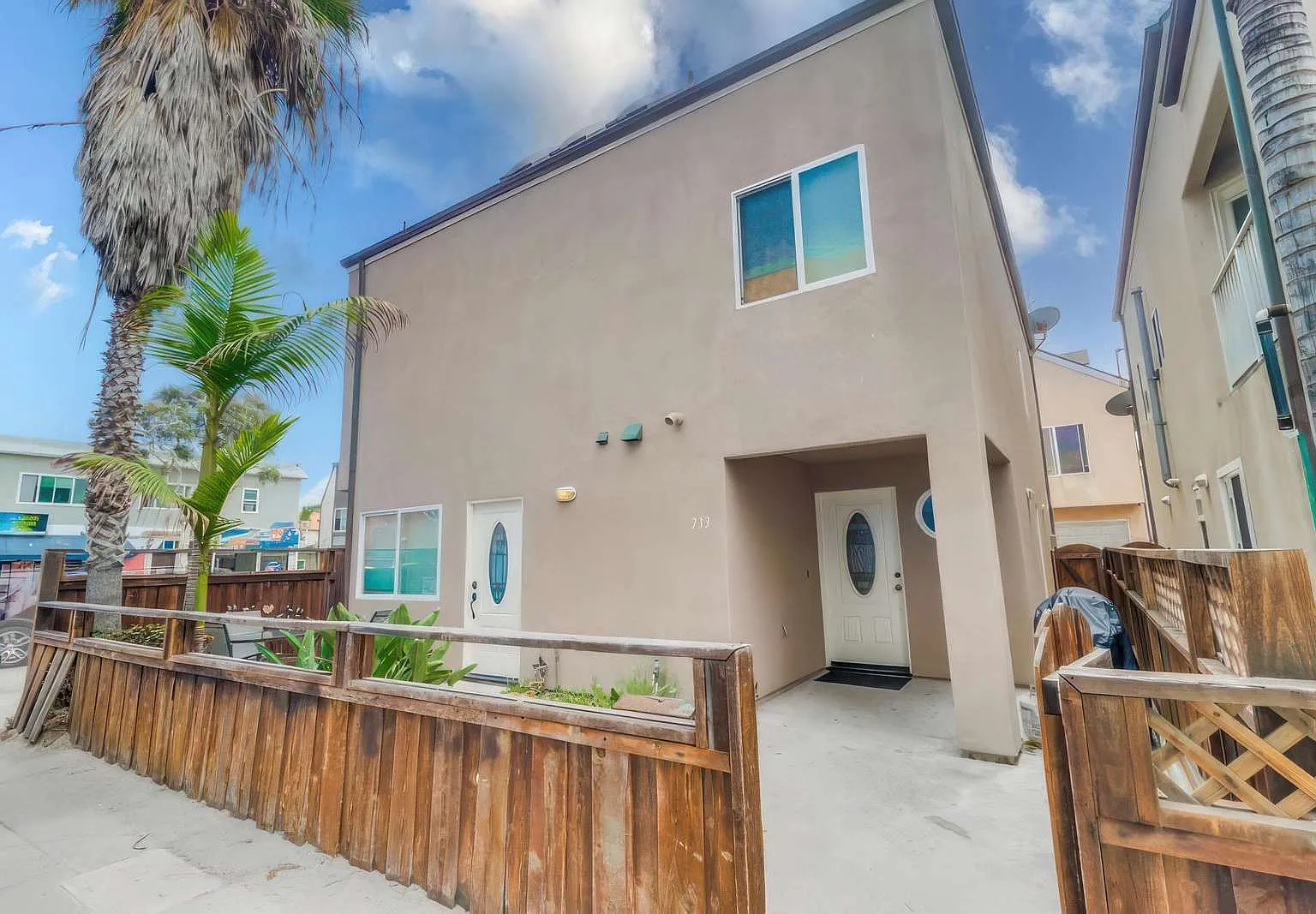 5 bed, 2200 sqft, $9,350 — Photo 2