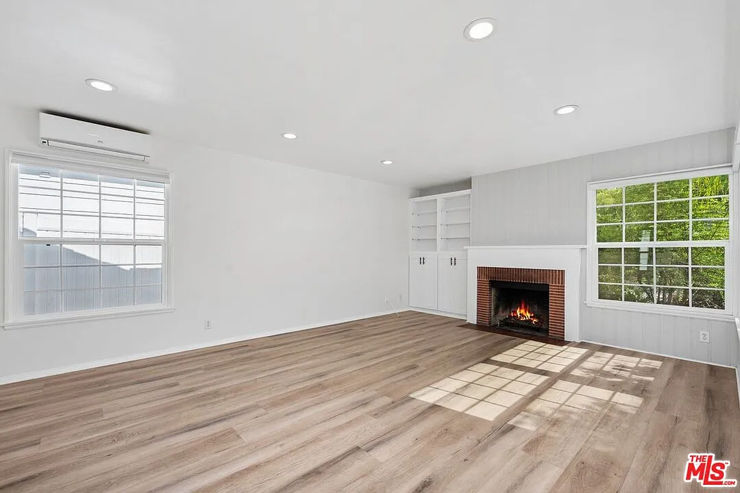 2 bed, 1.0 bath, 1056 sqft, $6,795 — Photo 3