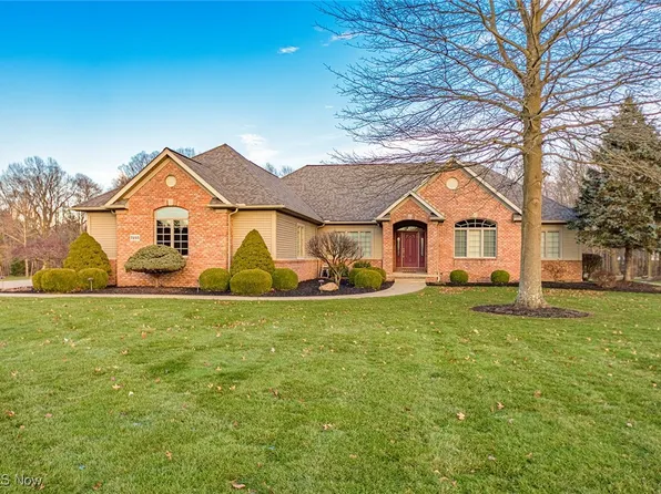 7255 Colonial Hills Dr, Wadsworth, OH 44281