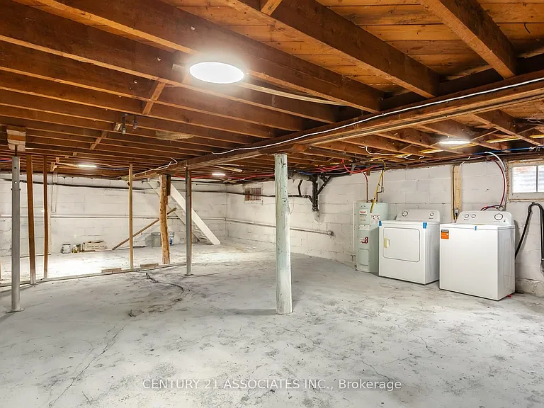 48 King St — Photo 35